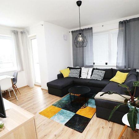 Samorin - Apartment In The Center - Private Parking - Klimatizacia Dış mekan fotoğraf