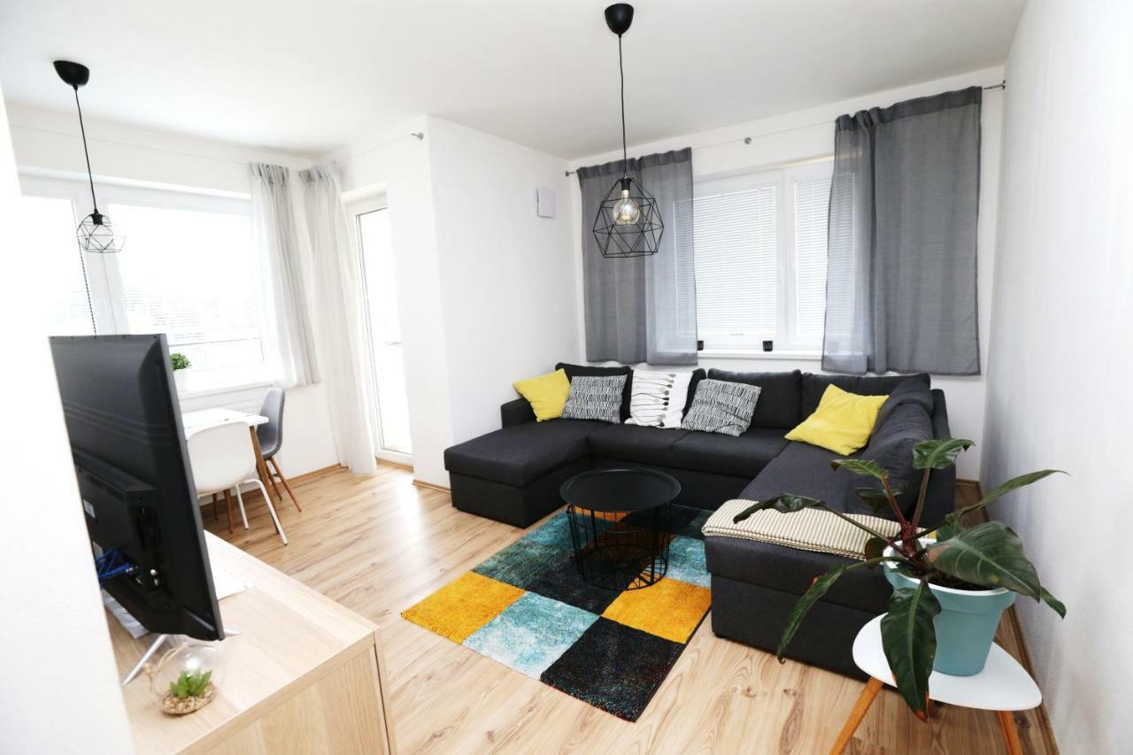 Samorin - Apartment In The Center - Private Parking - Klimatizacia Dış mekan fotoğraf