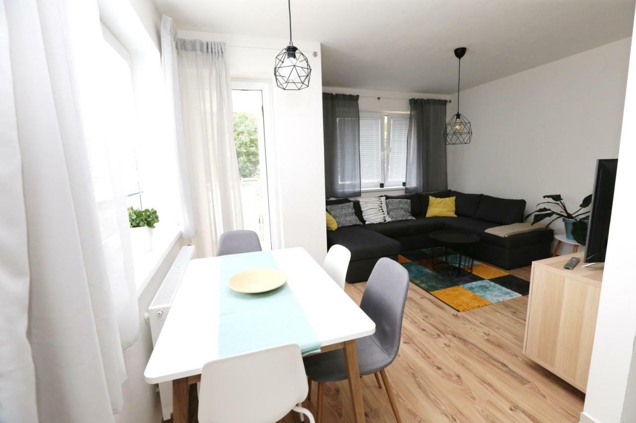 Samorin - Apartment In The Center - Private Parking - Klimatizacia Dış mekan fotoğraf