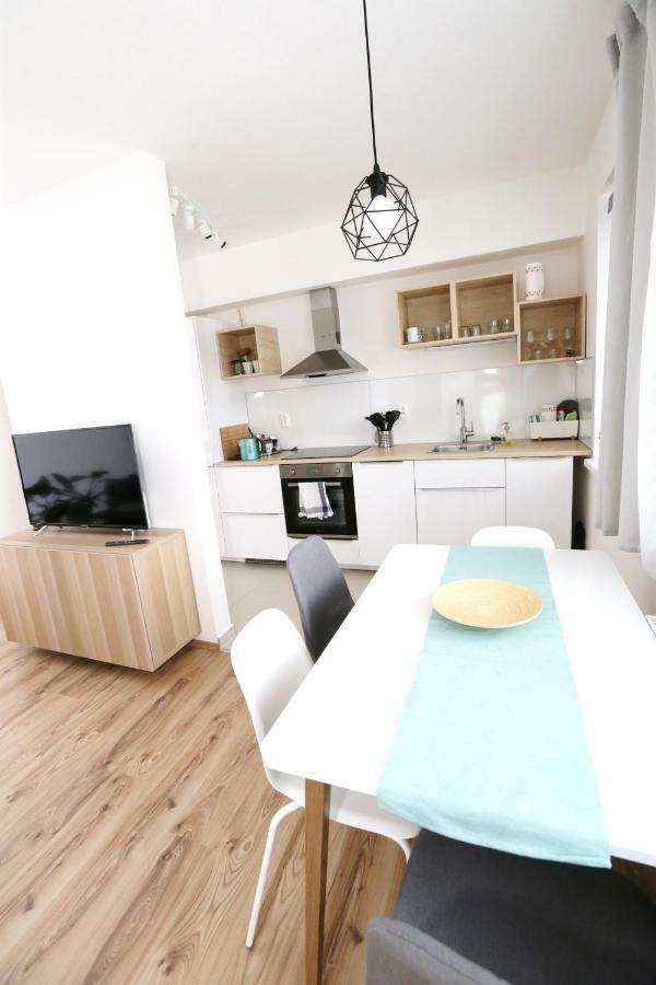 Samorin - Apartment In The Center - Private Parking - Klimatizacia Dış mekan fotoğraf