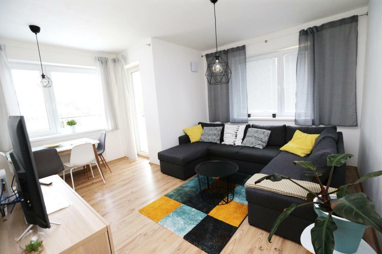 Samorin - Apartment In The Center - Private Parking - Klimatizacia Dış mekan fotoğraf