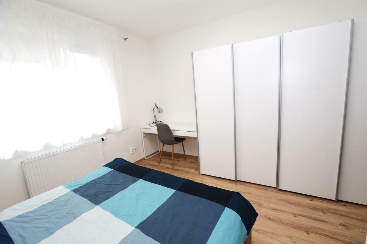Samorin - Apartment In The Center - Private Parking - Klimatizacia Dış mekan fotoğraf